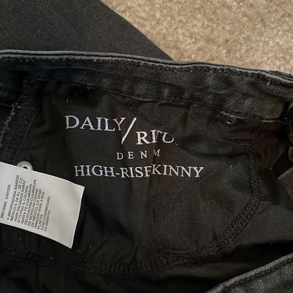 Daily Ritual High Rise Skinny Jeans - Size 28R - Picture 3 of 5